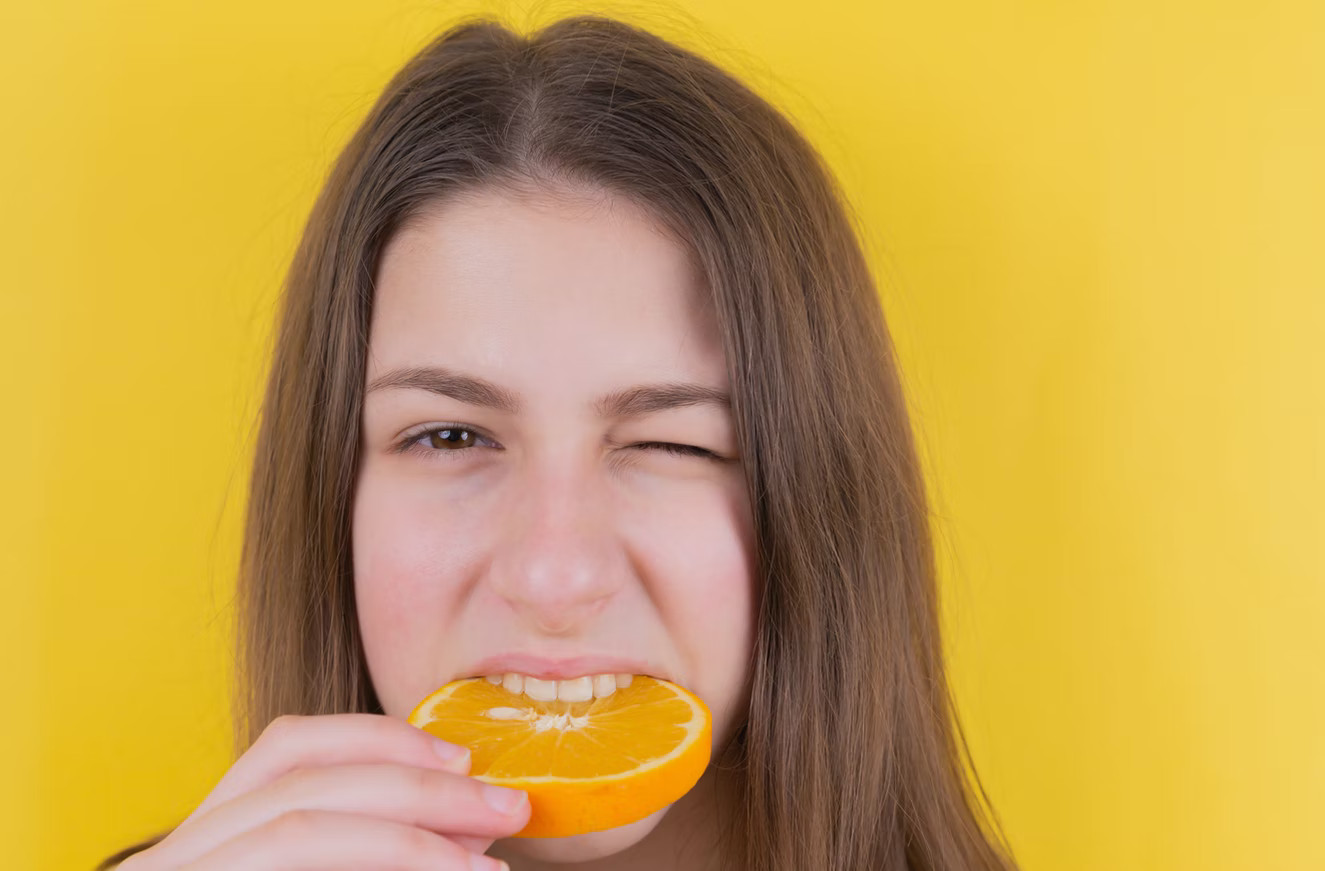 eating-orange